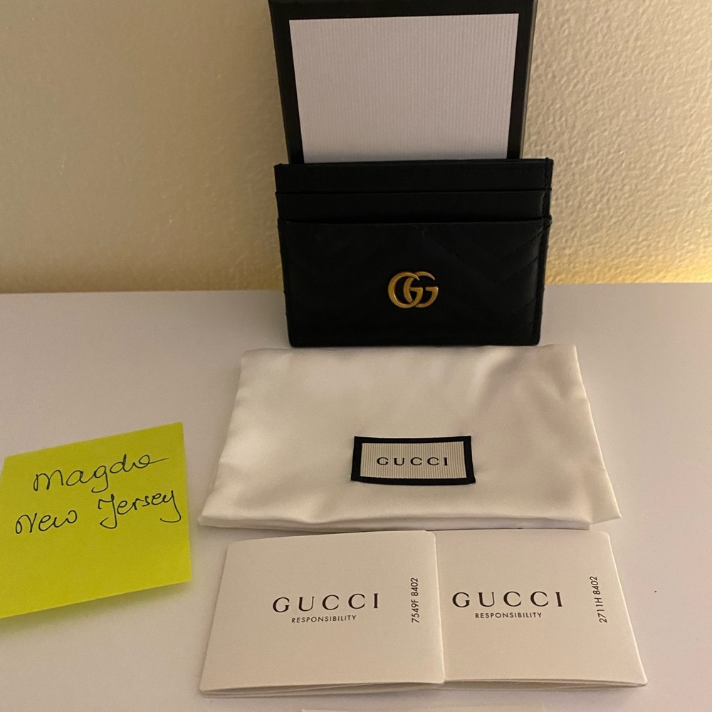 SOLD💯 Authentic Gucci Marmont card holder